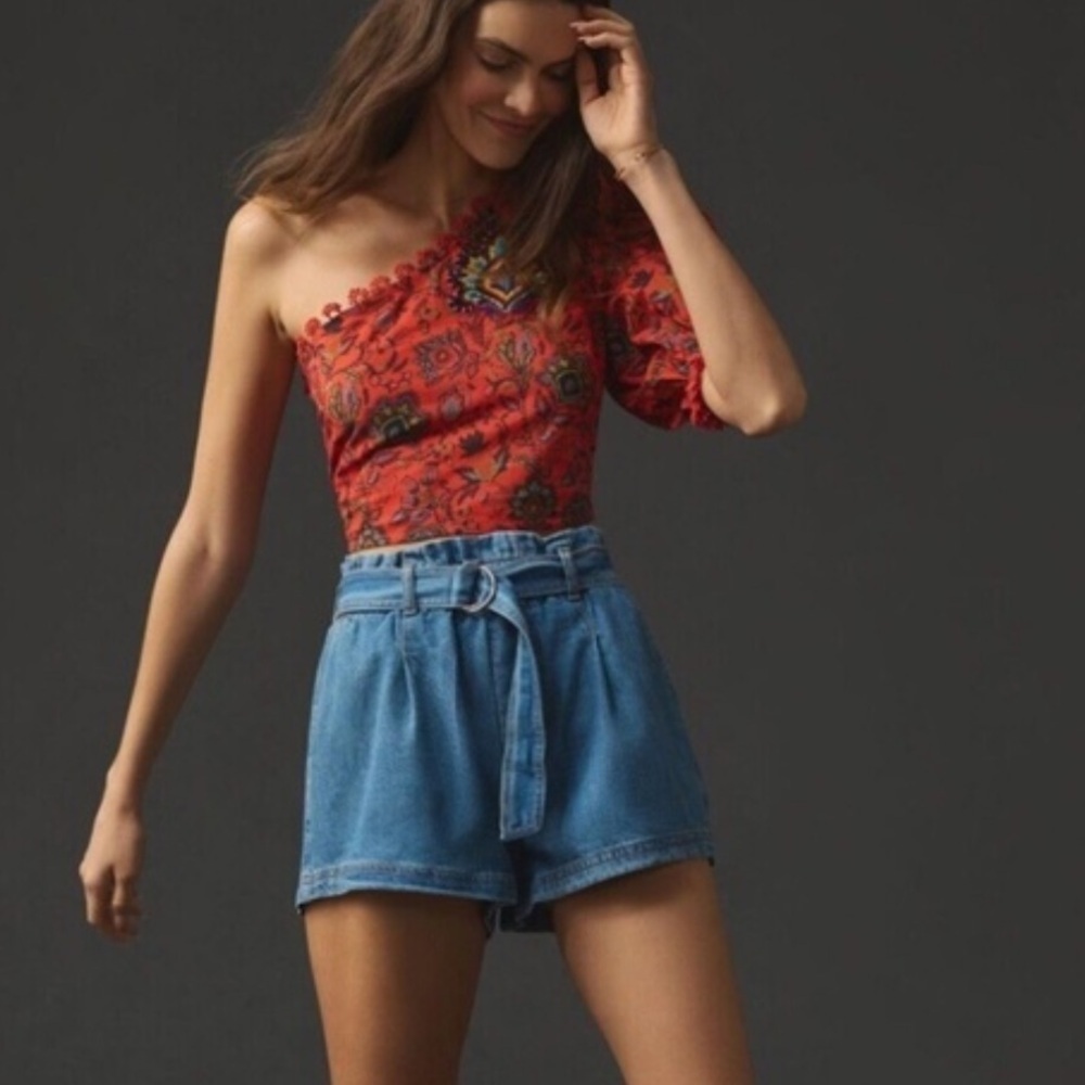 PILCRO ANTROPOLOGIE   PAPERBAG  DENIM BELTED SHORTS . Size M